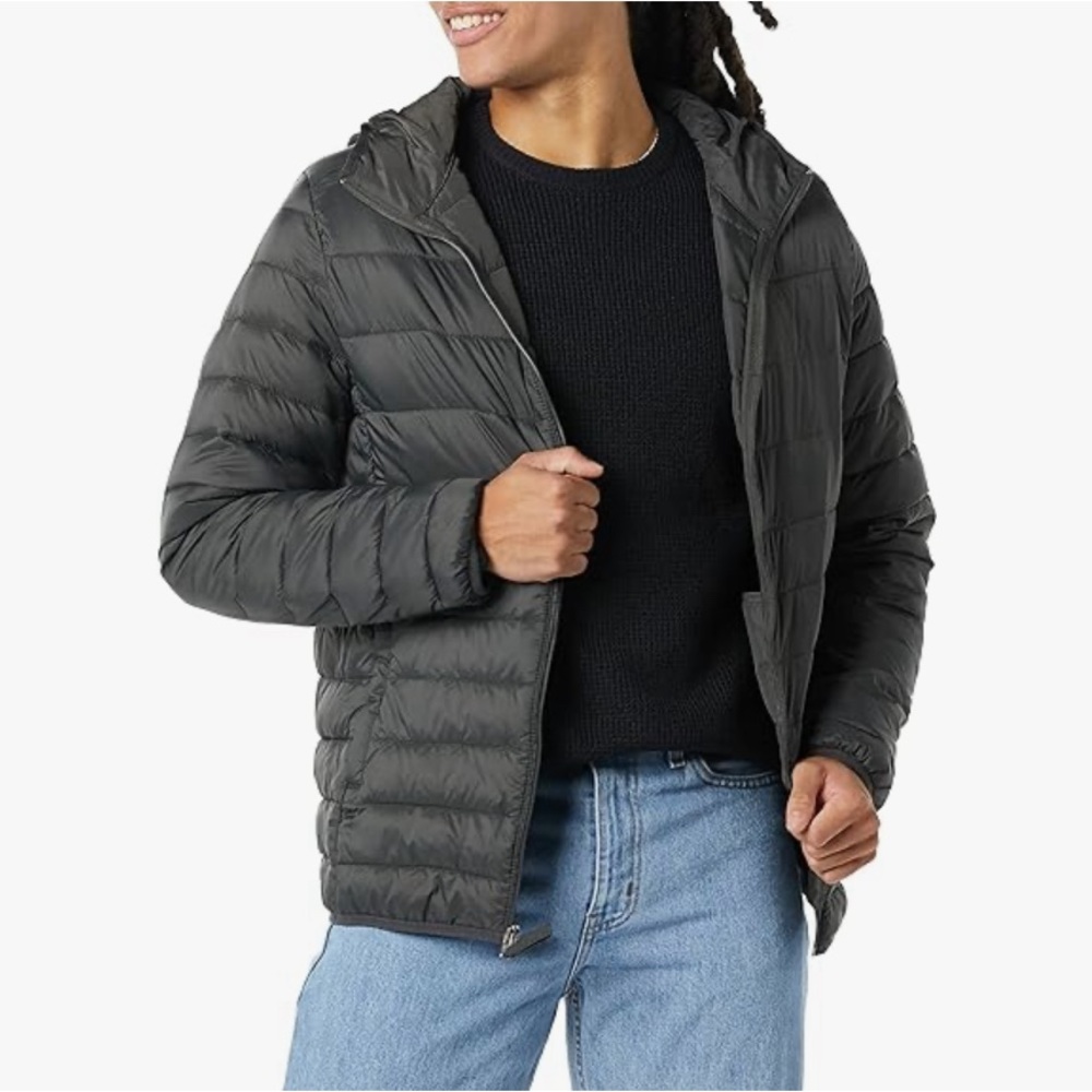 Amazon Essentials Men's Lightweight Water-Resistant Packable Hooded Puffer